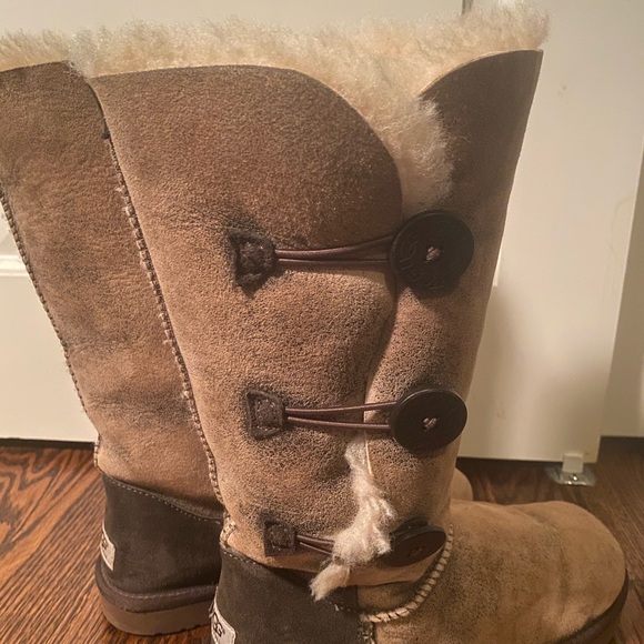 *RARE* UGG Australia Bailey Button Triplet Size 8 - Picture 7 of 14